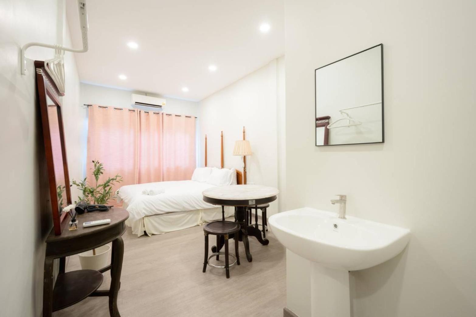 Hidden Dragon Yaowarat Road X Apartment Bangkok Exterior foto